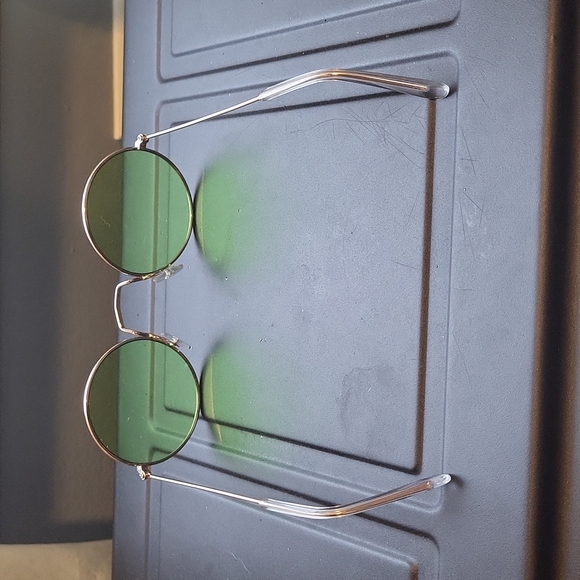 Gold Round Sunnies - Picture 7 of 9